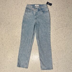 Abercrombie 90s Straight Ultra High Rise Cross Waist